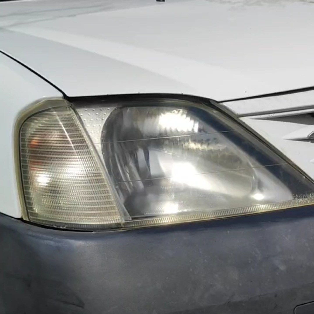 عکس قبل و بعد از استفاده از اکوشاین جلازین روی کدری و زردی چراغ خودرو